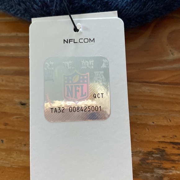 Unisex New England Patriots winter hat - Picture 4 of 4